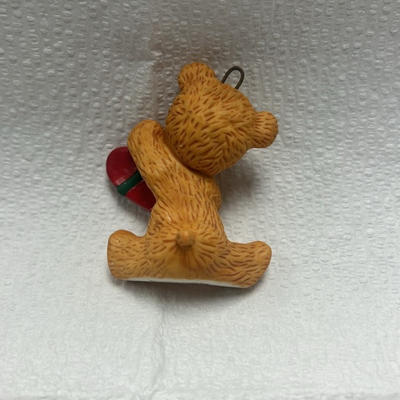 1988 Hallmark Keepsake Ornament Cinnamon Bear.(6th in the Porcelain Bear Series) - Picture 5 of 8